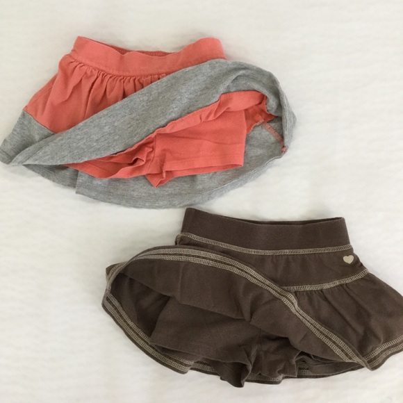 Girl’s Bundle of 2 Old Navy Skirts Size 2T - Picture 2 of 2